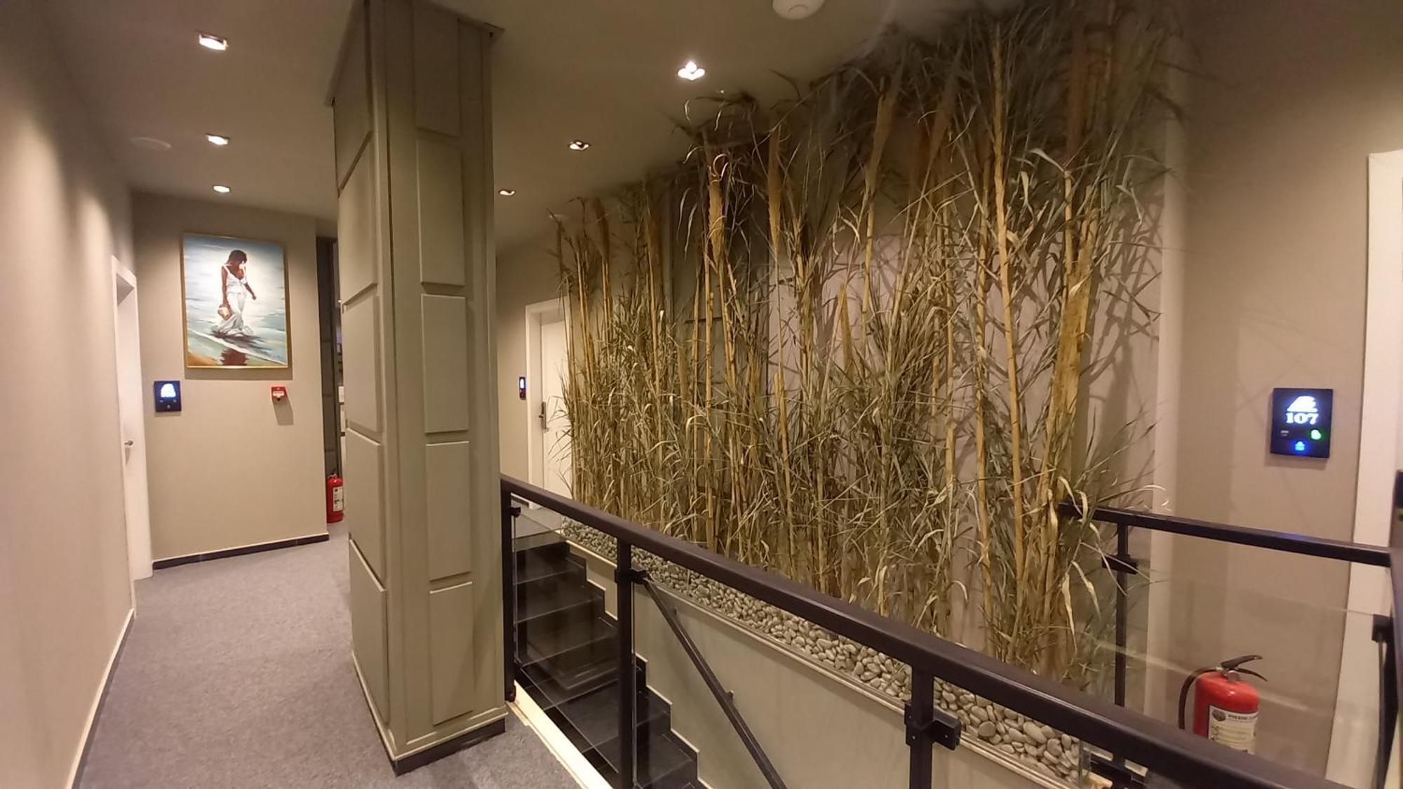 Hotel Aglon Vlorë Esterno foto