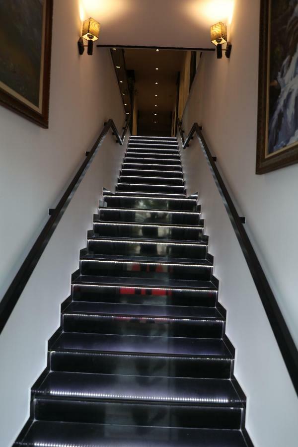 Hotel Aglon Vlorë Esterno foto